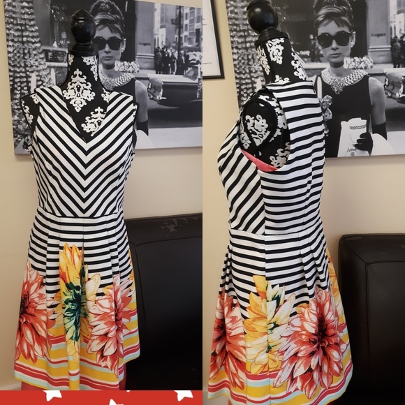 Shelby & Palmer Dresses & Skirts - Shelby Palmer floral/ stripe  dress